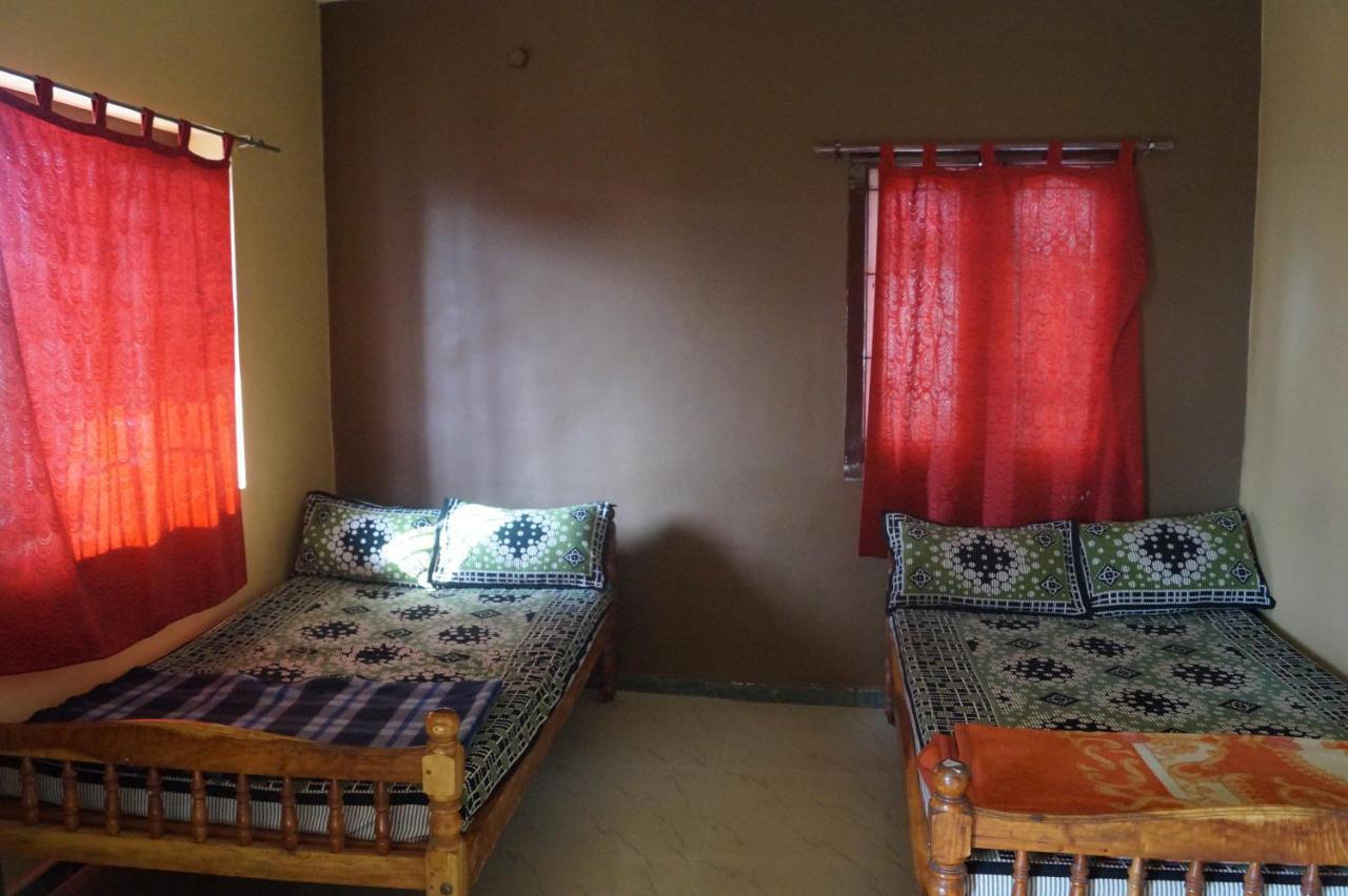Wins Rooms Vālpārai Exterior foto